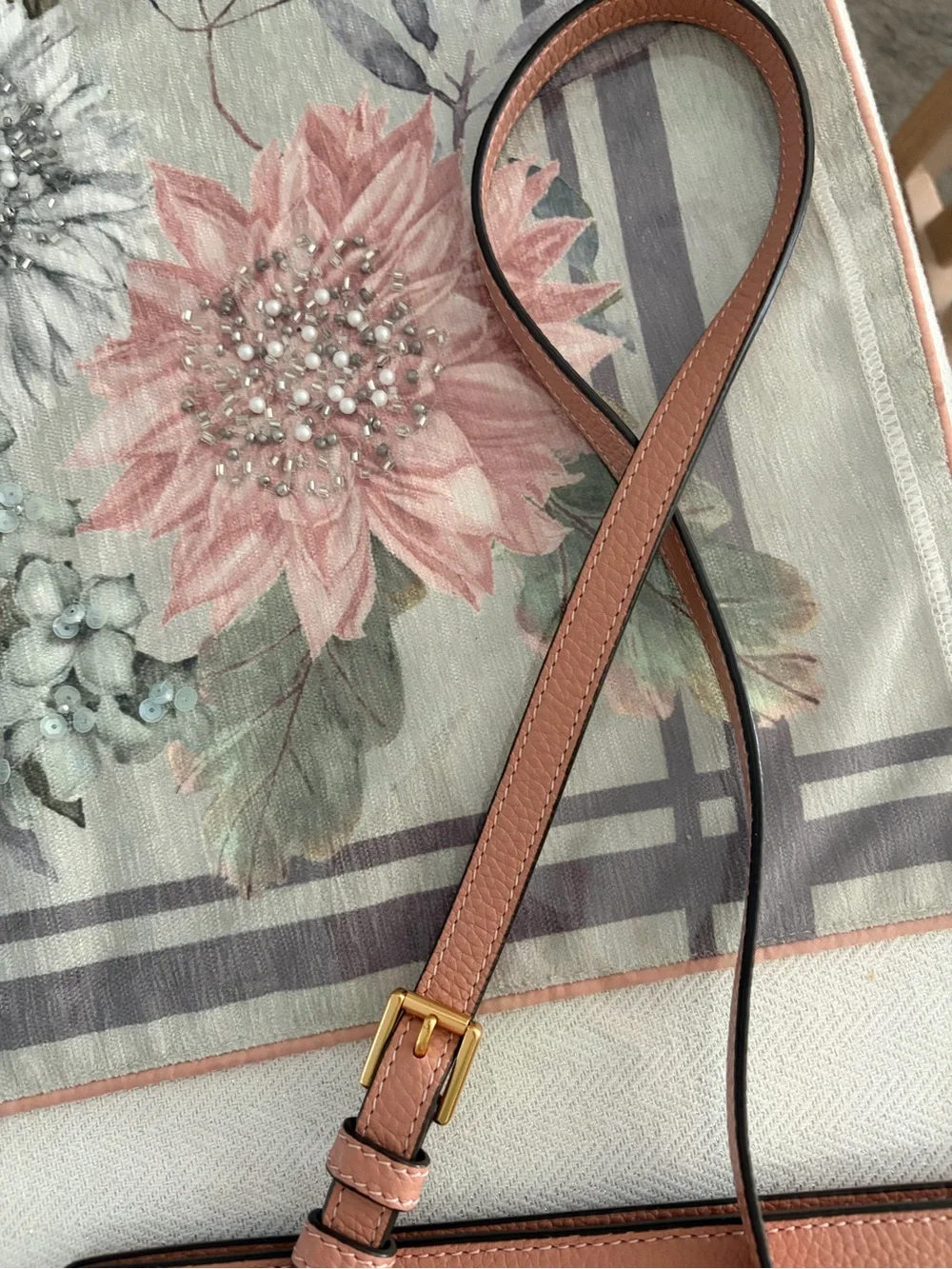 Like new Tory Burch Pink Pebbled Leather crossbody bag